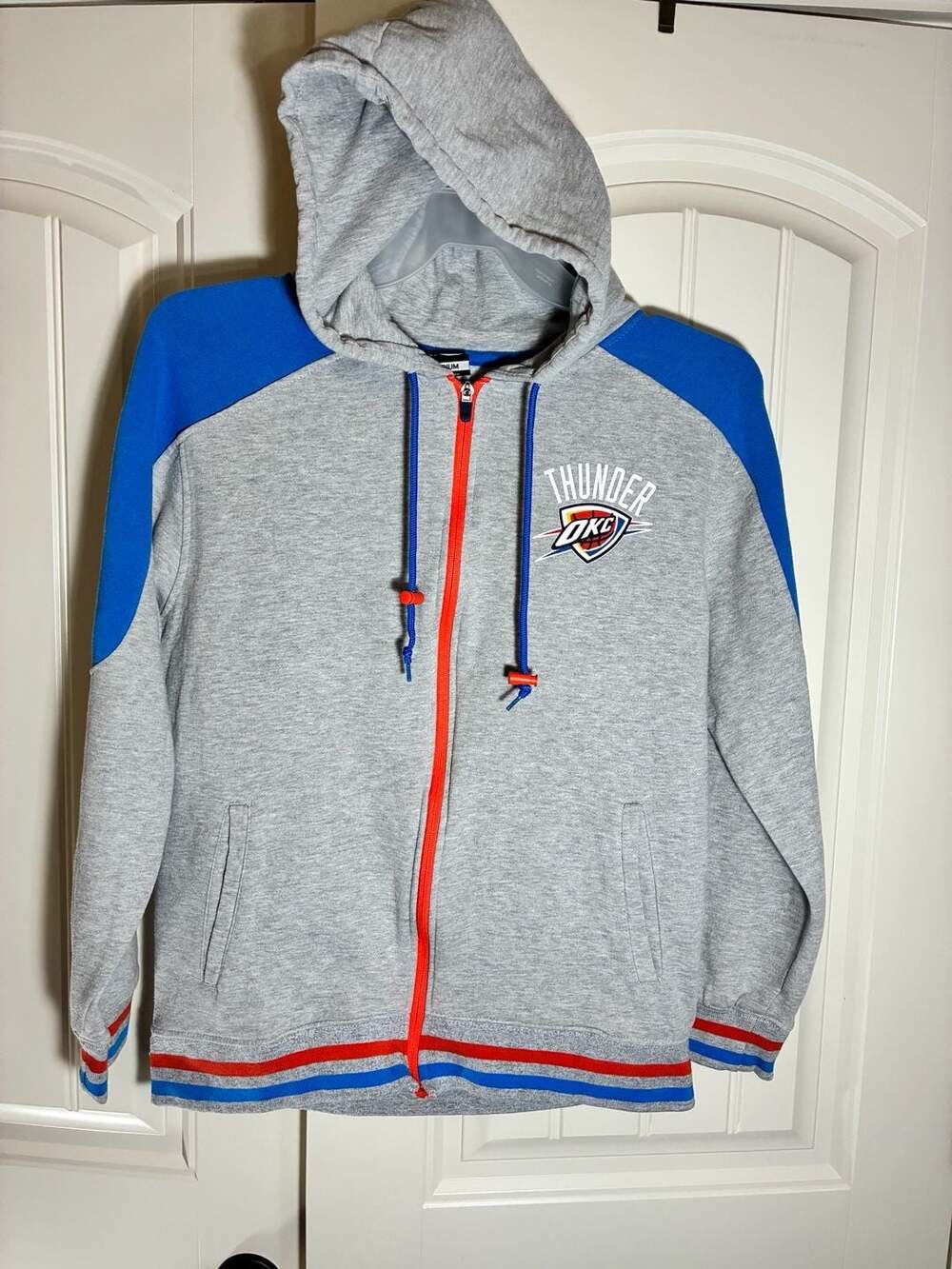 NBA Oklahoma City Thunder Size Medium Full Zip Hoodie Sweatshirt Gray